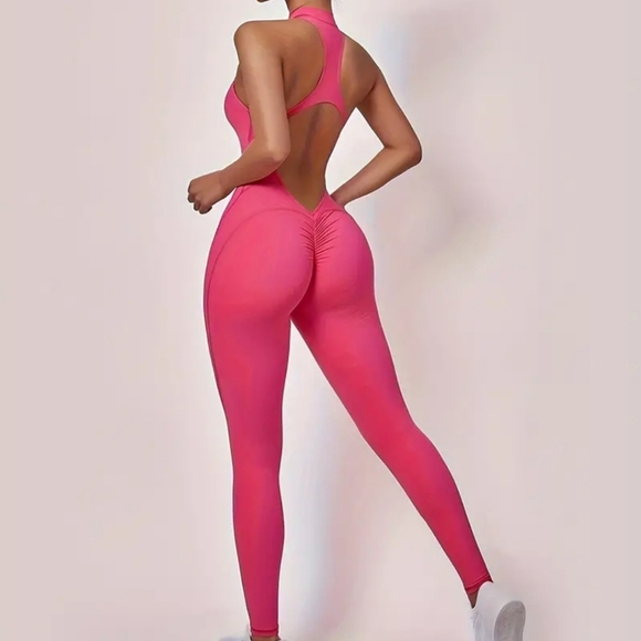 Women's thin jumpsuitPink sleeveless Medium but runs small Open backzipper - Picture 2 of 4